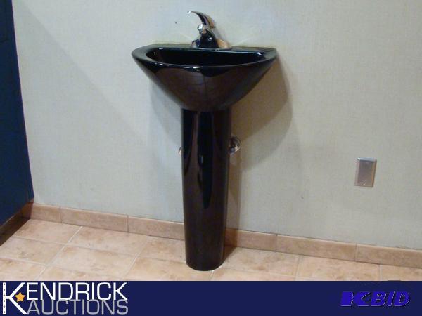 lot 14 image: Kohler Sink