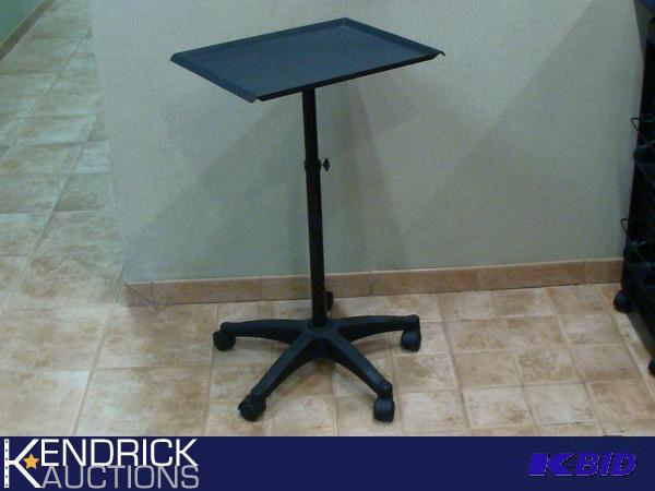lot 17 image: Rolling Table Cart