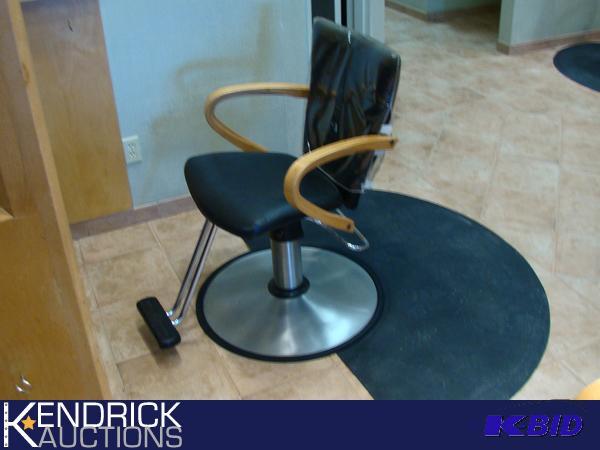 lot 3 image: Custom Belvedere Brand Styling Chair and Mat