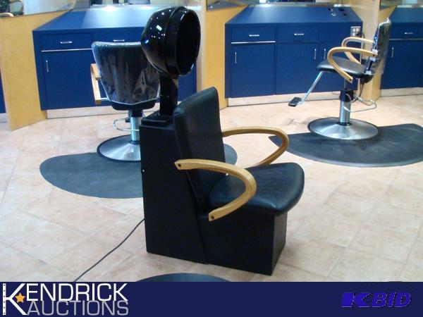 lot 6 image: Custom Belvedere Brand Dryer Chair