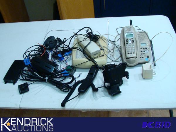 lot 74 image: Lot of Older Phones