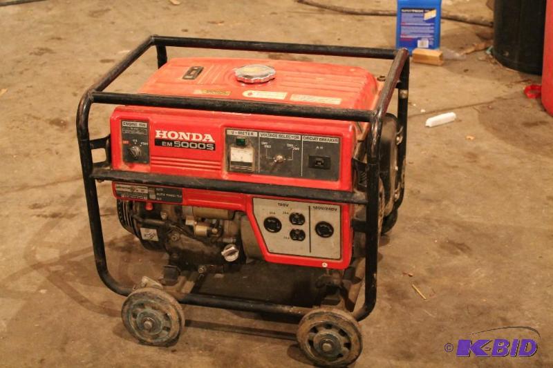 HONDA Gas Generator Model # EM 5000 S Working...