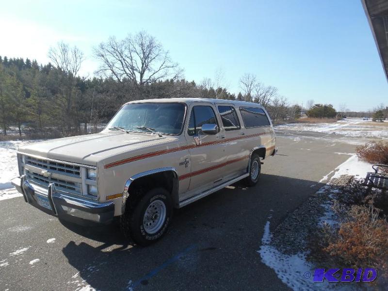 lot 1 image: 1986 Chevy Suburban