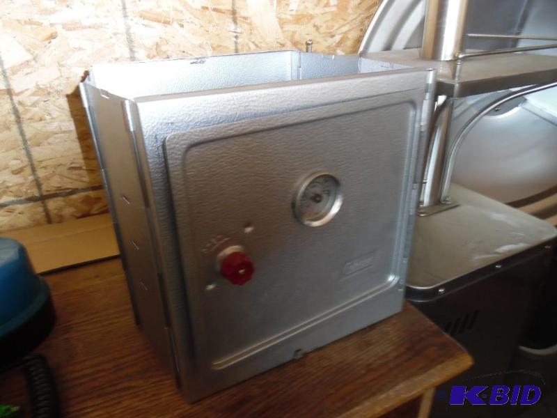 lot 12 image: Camping Stove
