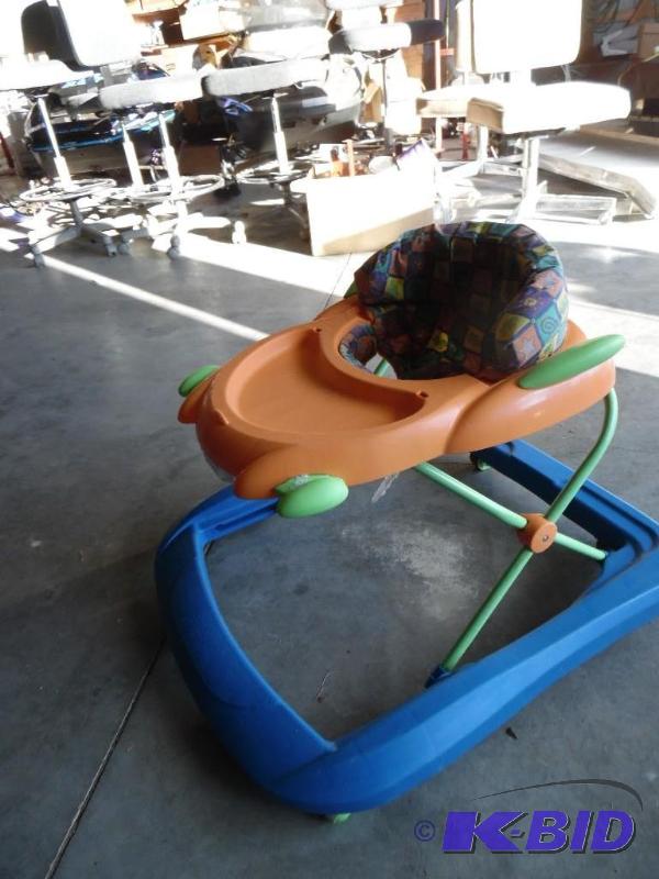 lot 17 image: Baby Walker