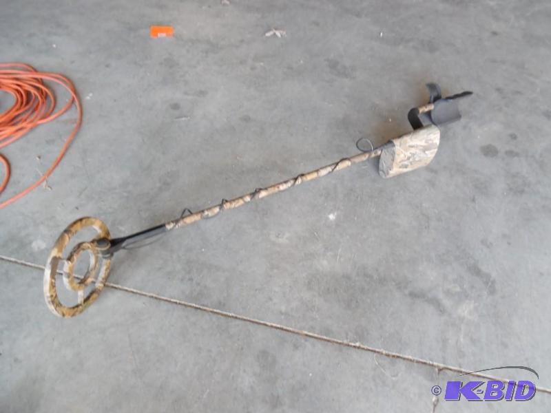 lot 18 image: Metal Detector
