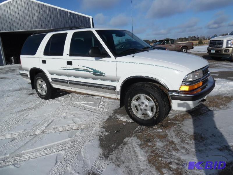 lot 2 image: Chevy Blazer