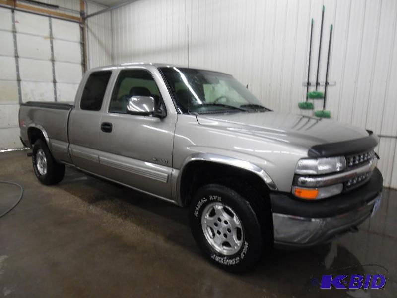 lot 3 image: Chevy Silverado