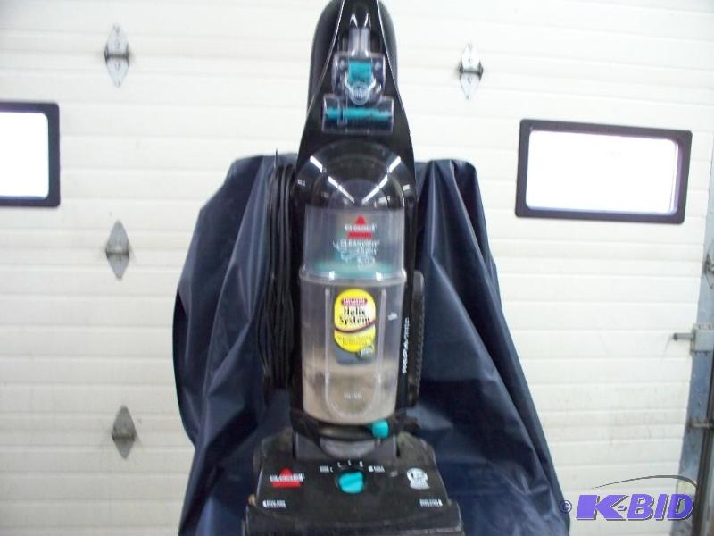 Bissell Bagless vacuum (works)...