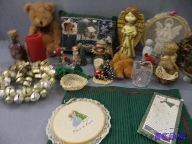 lot 107 image: Holiday Decorations