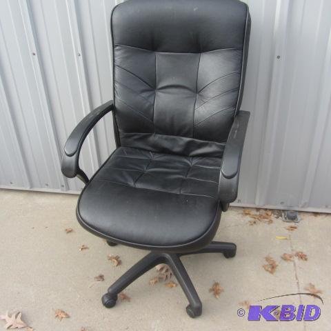 lot 11 image: Office Chair