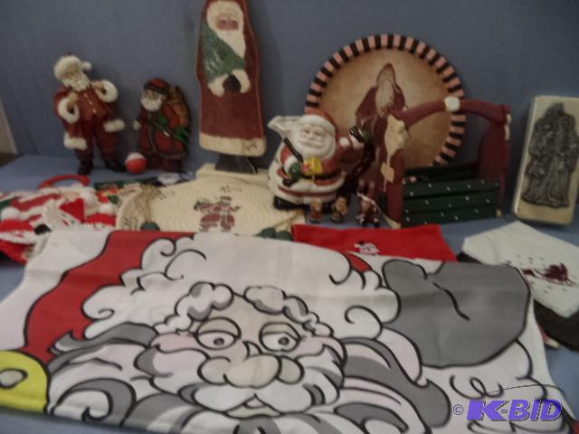 lot 111 image: Santa, Holiday Decor