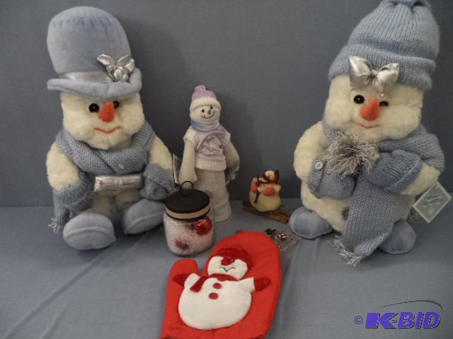 lot 115 image: Snow Buddies