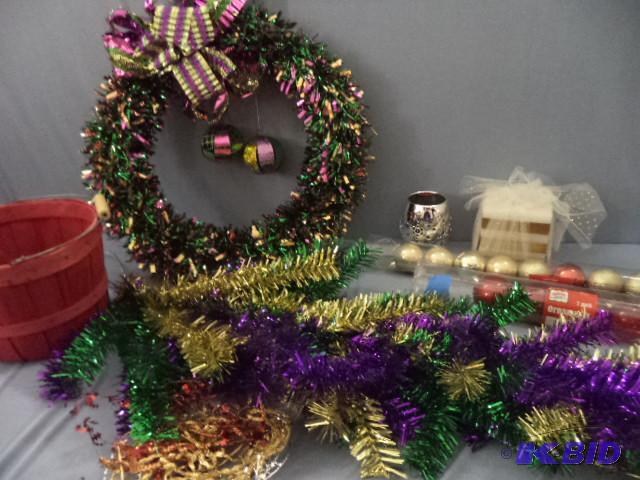lot 117 image: Colorful Holiday Decorations