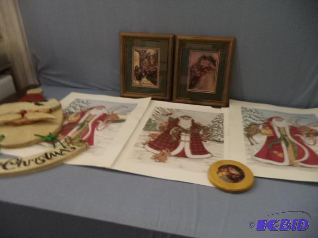 lot 121 image: Santa Wall Decorations