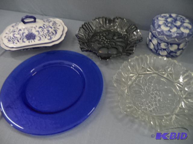 lot 128 image: Serving Dishes