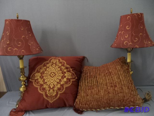 lot 141 image: Lamps and Pillows
