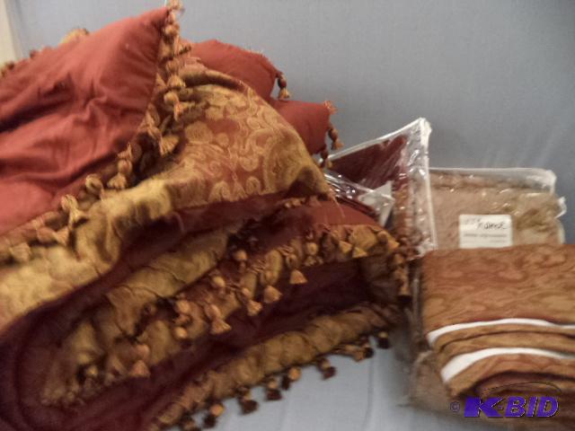 lot 148 image: King Bedding