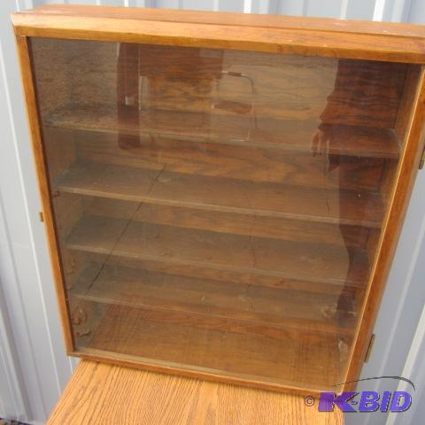 lot 15 image: Wall Curio Case