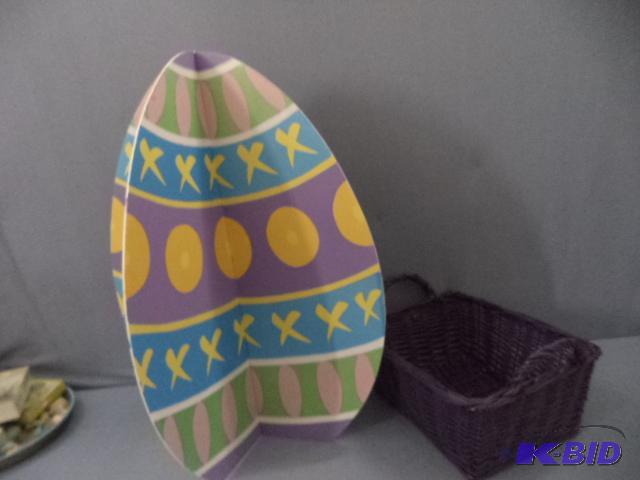 lot 157 image: Easter Yard Art
