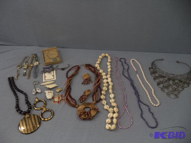 lot 189 image: Costume Jewelry