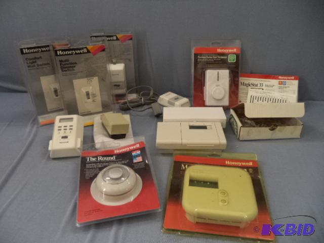 lot 208 image: Thermostats, Switches