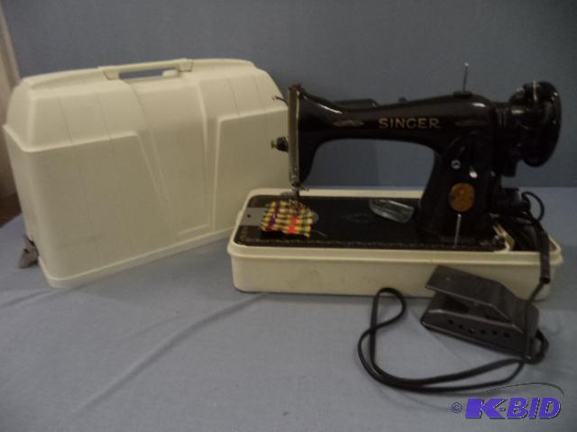lot 220 image: Singer Portable Sew Machine