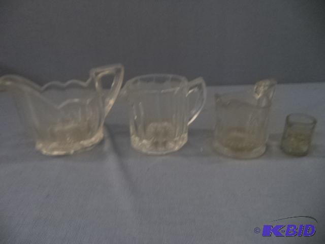 lot 23 image: Vintage Creamers
