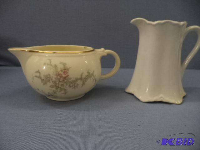 lot 24 image: Vintage Creamers