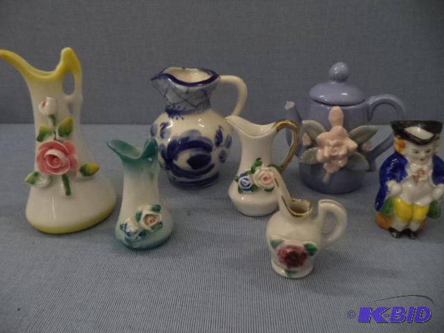 lot 29 image: Occupied Japan Pitchers