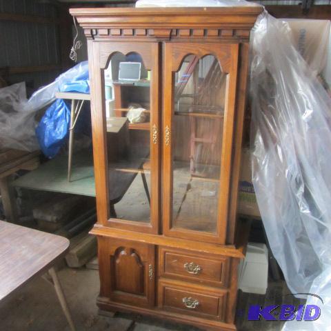 lot 3 image: Contemporary Hutch