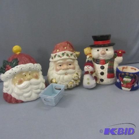 lot 39 image: Holiday Cookie Jars