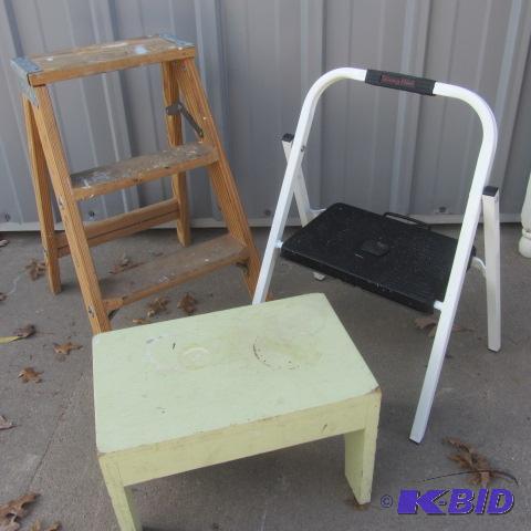 lot 50 image: Step Stools