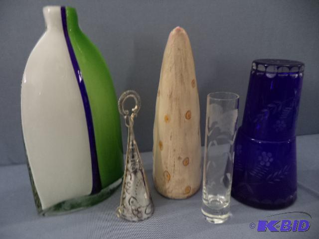 lot 66 image: Fancy Glass