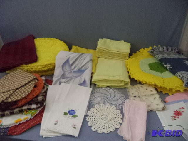 lot 89 image: Table Linens