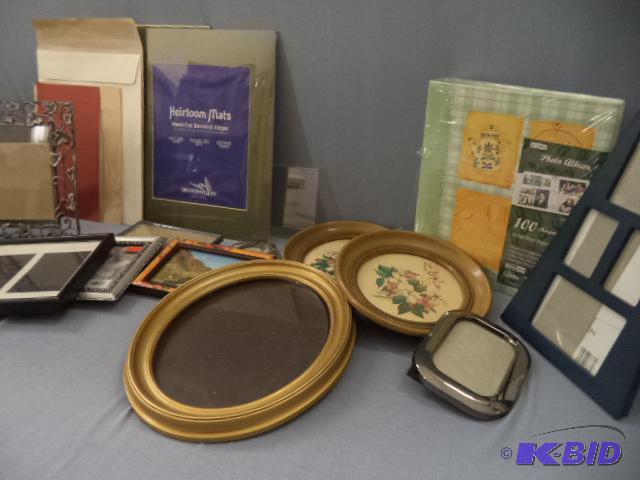 lot 98 image: Picture Frames