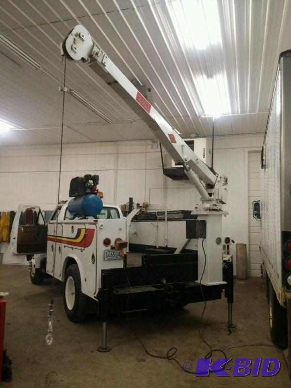 Service Truck.  Ford F700.  RUNS