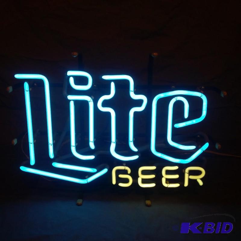 lot 32 image: Vintage Miller Lite Neon