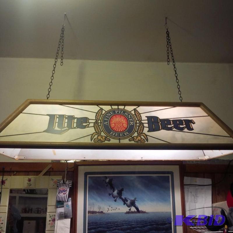 lot 34 image: Vintage Miller Lite Pool Light