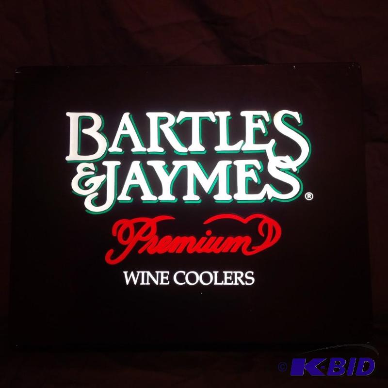 lot 37 image: Vintage Bartles & James Wine Cooler Light