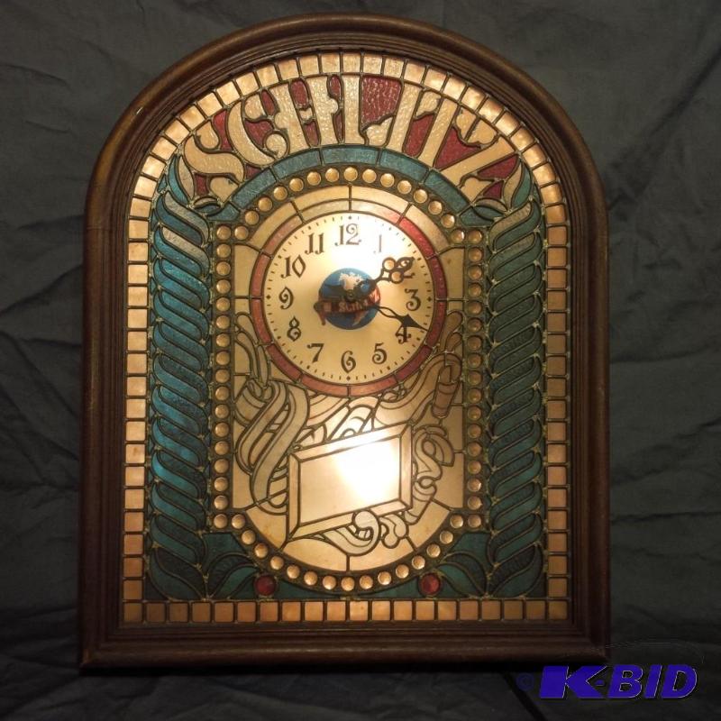 lot 39 image: Vintage Schlitz Clock