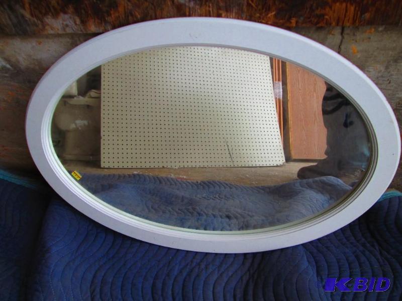 lot 2 image: Oval mirror, 21 x 31 inches...