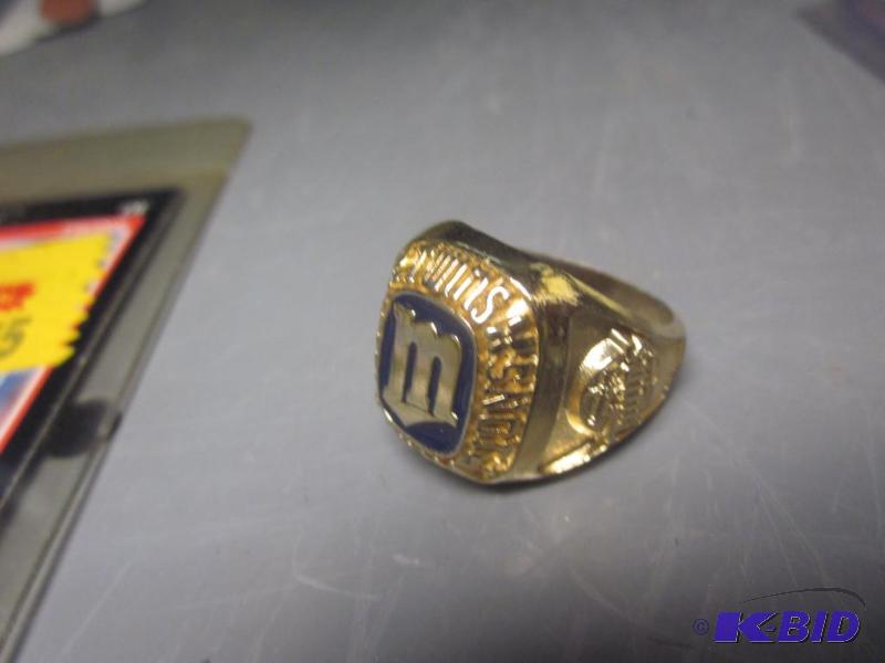 1987 Minnesota Twins replica World Series rin...