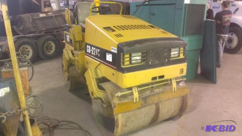 Caterpillar CB 224C Roller