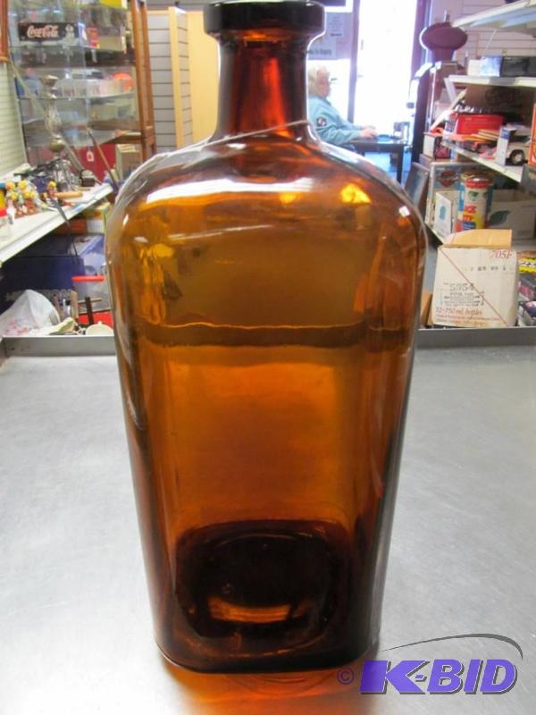 lot 15 image: Large brown square pharmaceutical MEDICAL JAR