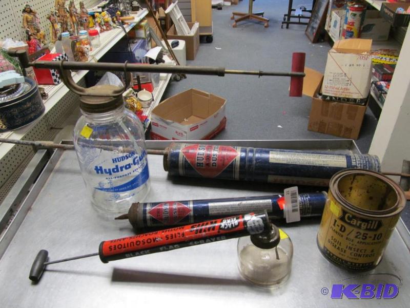 lot 21 image: lot of 4 vintage hand bug sprayers