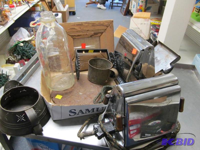 lot 22 image: lot of vintage kitchen items