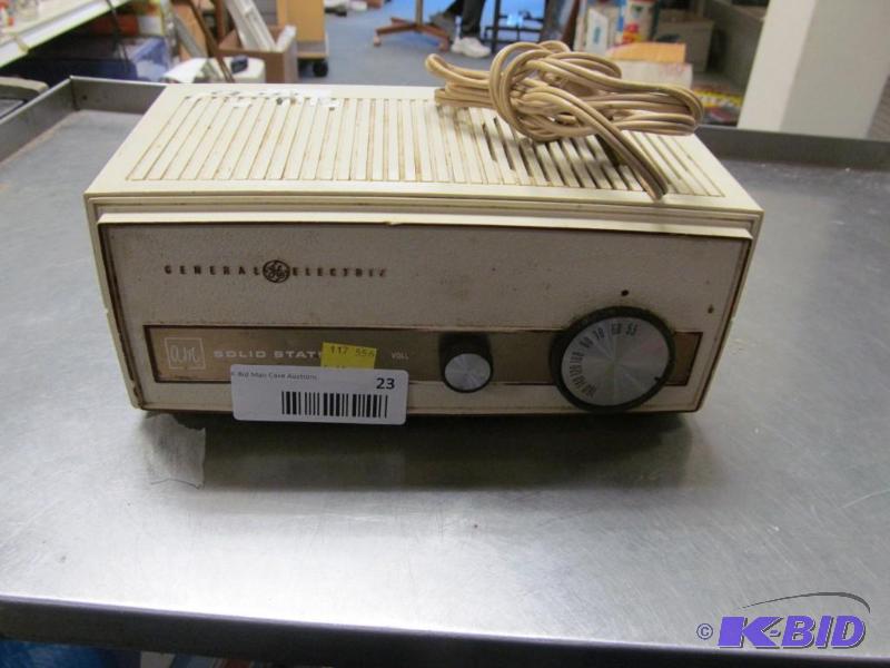 lot 23 image: G E solid state radio