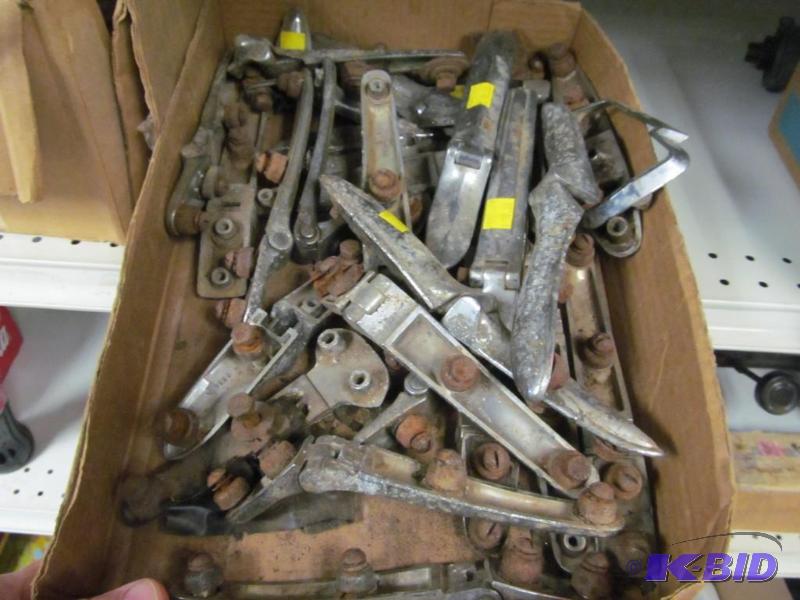 lot 33 image: antique auto  trunk hinges