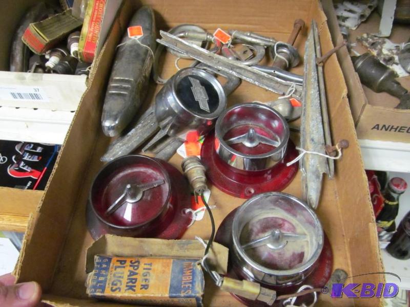 lot 36 image: lot of vintage auto parts